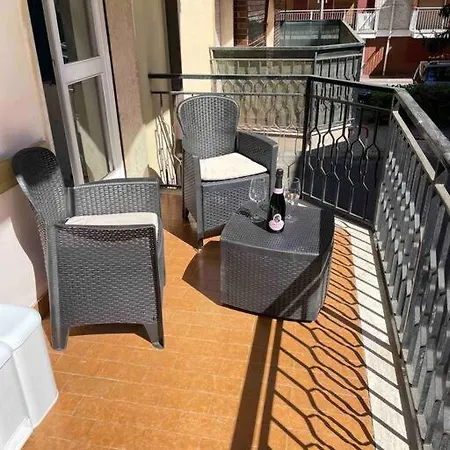 Bilocale Confine Loano-borghetto A 250mt Dal Mare Lägenhet